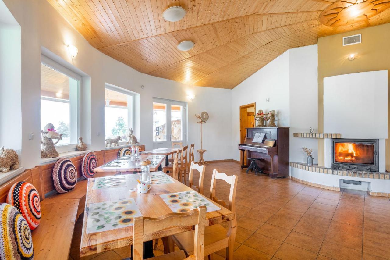 Farma Slunecny Dvur Apartmany A Family Stany Strecha Pod Strechou Hermanuv Mestec Esterno foto