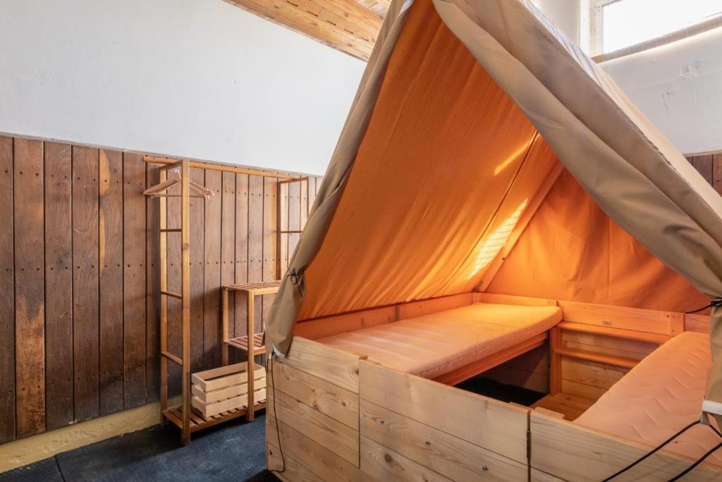 Farma Slunecny Dvur Apartmany A Family Stany Strecha Pod Strechou Hermanuv Mestec Esterno foto